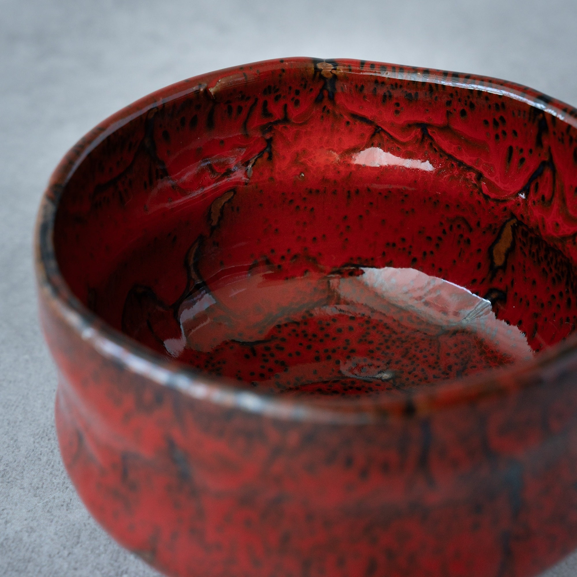 Beninagashi Matcha Bowl – Red Tenmoku Glaze – Handcrafted Mino Ware Gift Box | MIWA Tableware