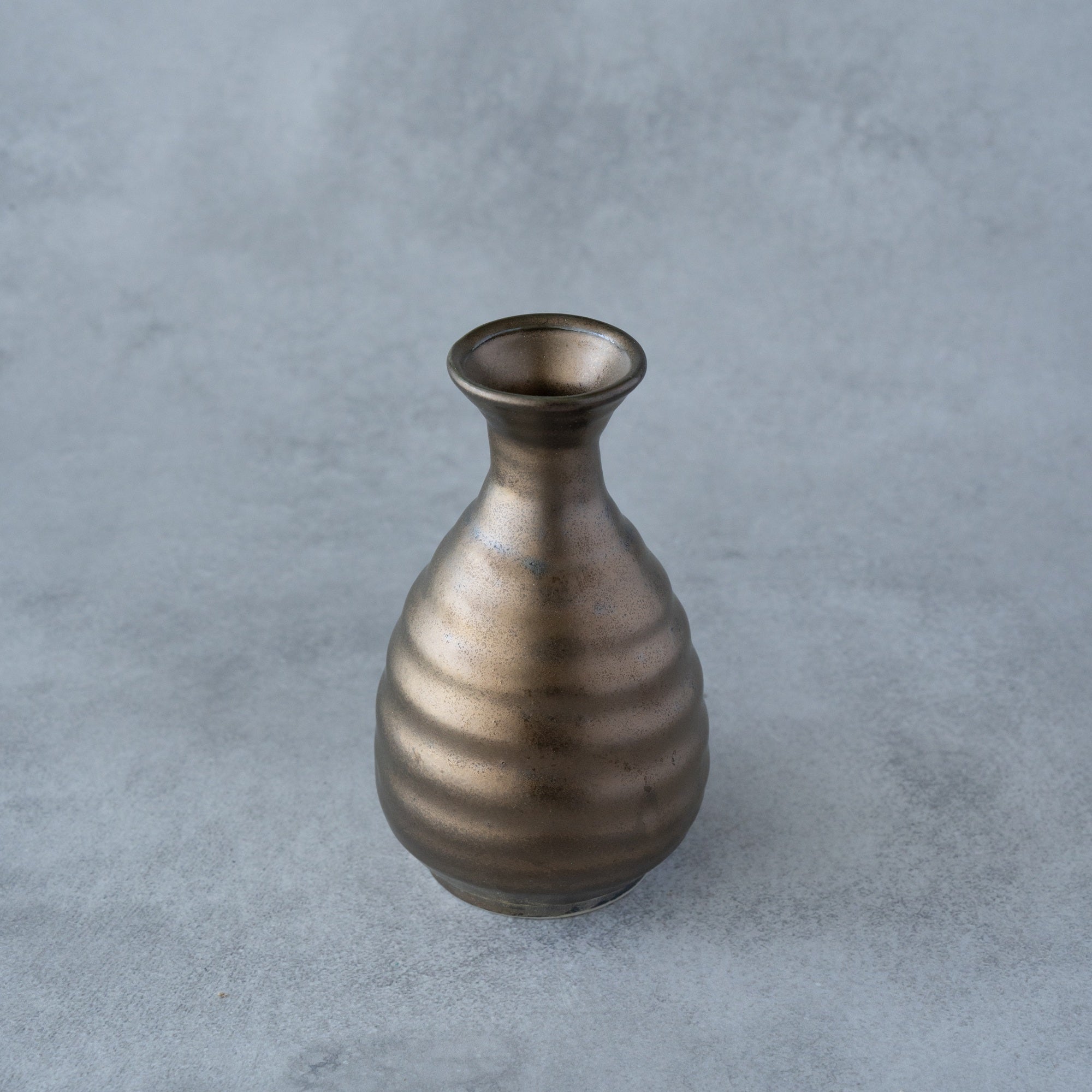 Ibushi Gold Sake Set – Tokkuri & Guinomi Handcrafted in Gifu, Japan | MIWA Tableware