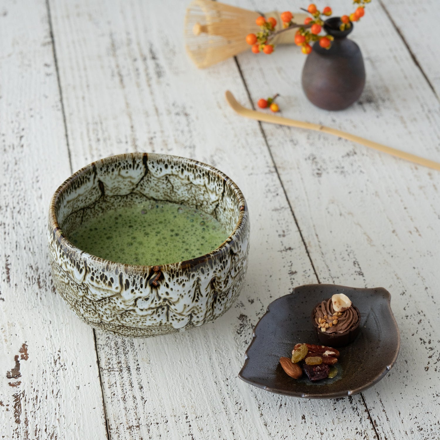 White Tenmoku Matcha Bowl – Handcrafted Mino Ware Gift Box | MIWA Tableware