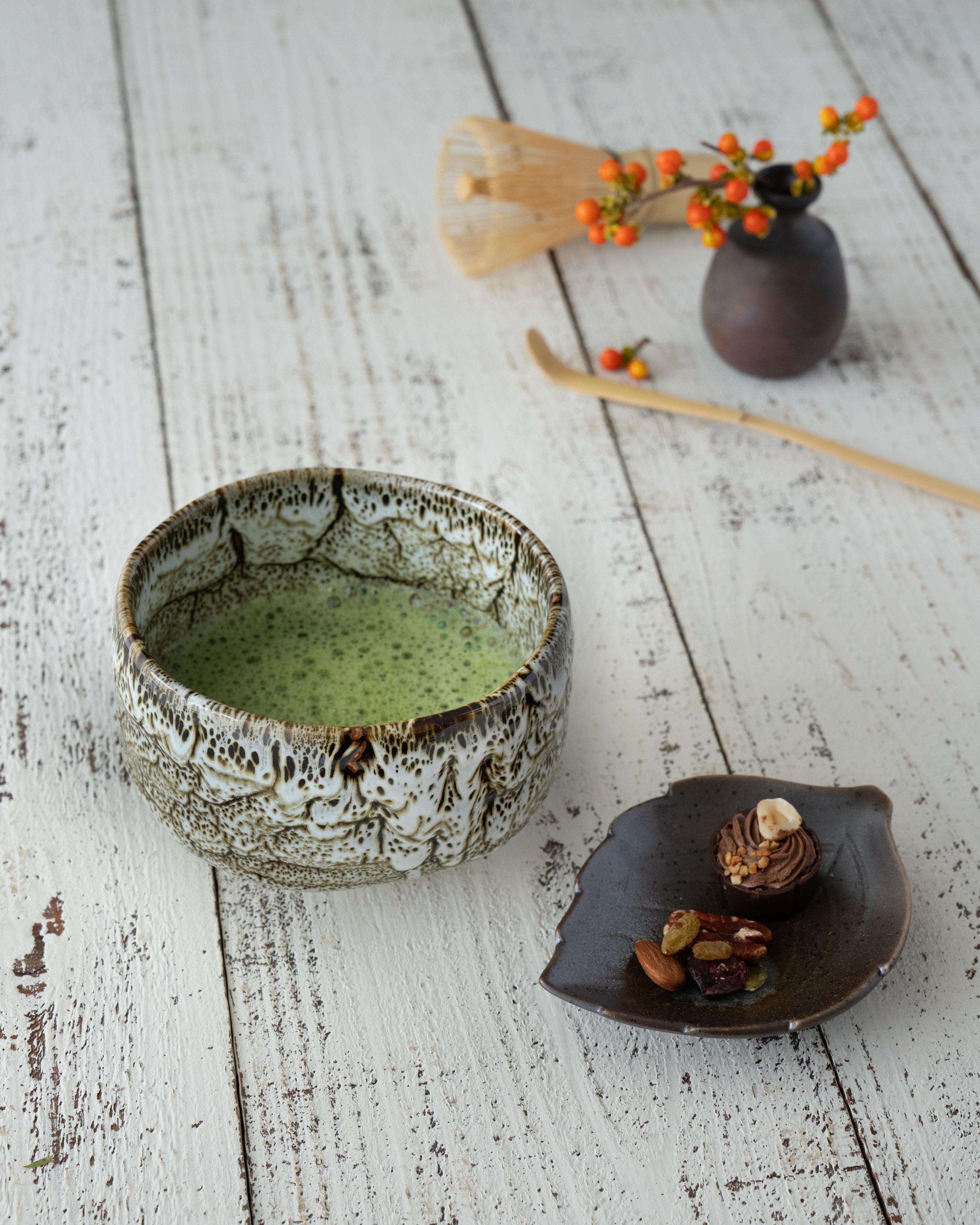 White Tenmoku Matcha Bowl – Handcrafted Mino Ware Gift Box | MIWA Tableware