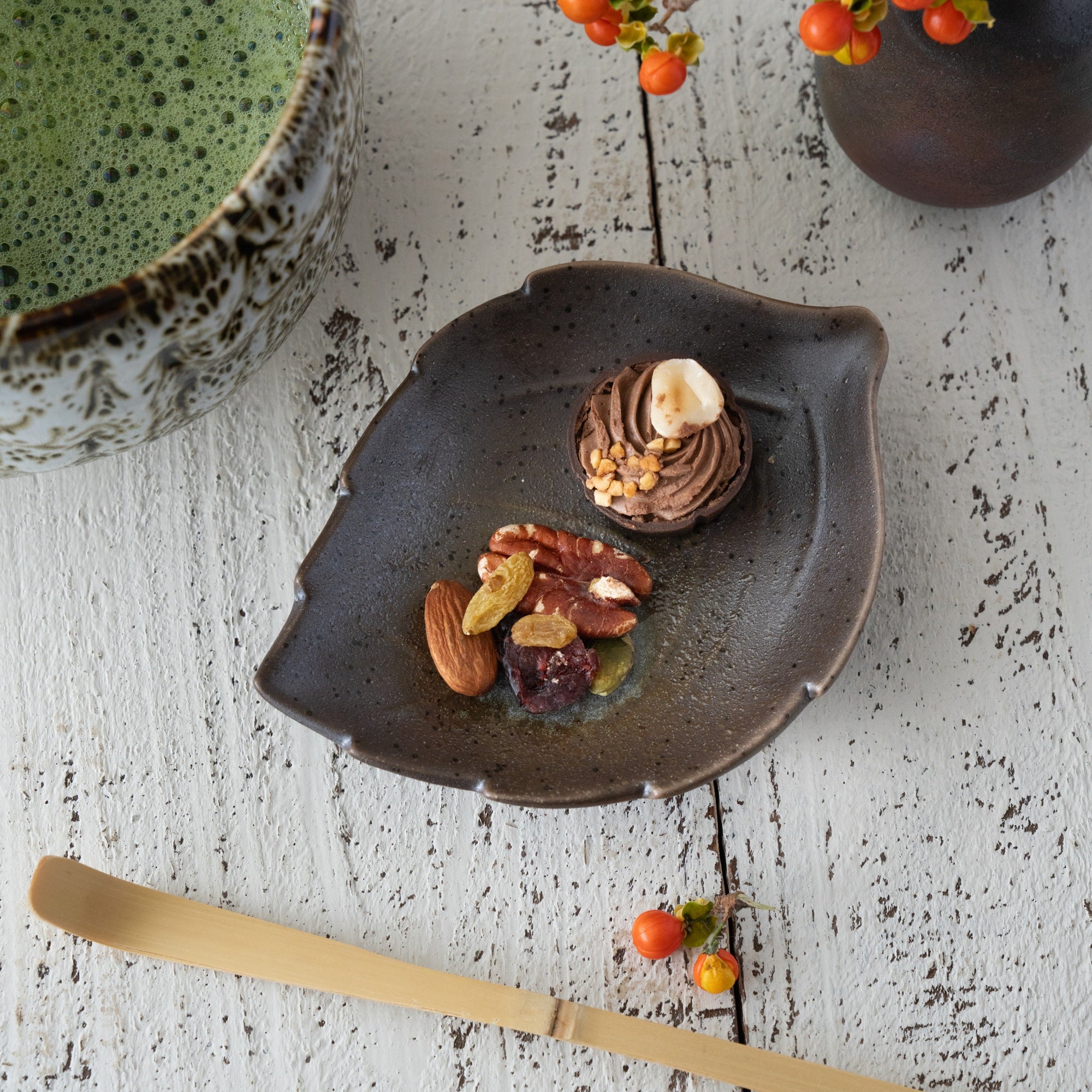 White Tenmoku Matcha Bowl – Handcrafted Mino Ware Gift Box | MIWA Tableware