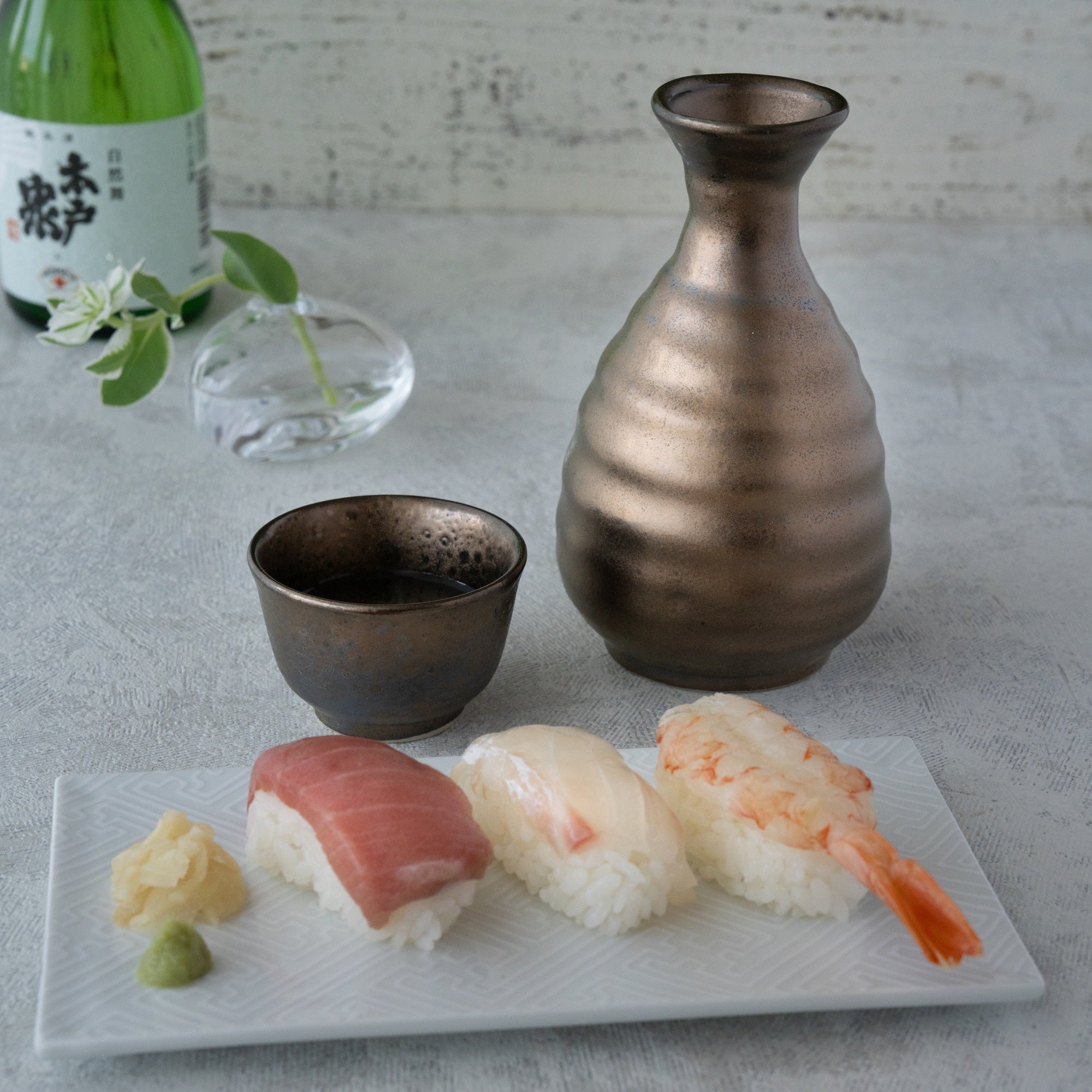 Ibushi Gold Sake Set – Tokkuri & Guinomi Handcrafted in Gifu, Japan | MIWA Tableware