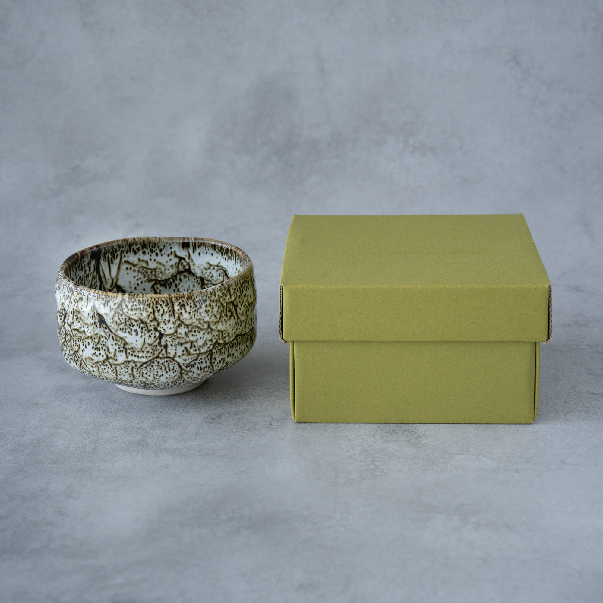 White Tenmoku Matcha Bowl – Handcrafted Mino Ware Gift Box | MIWA Tableware