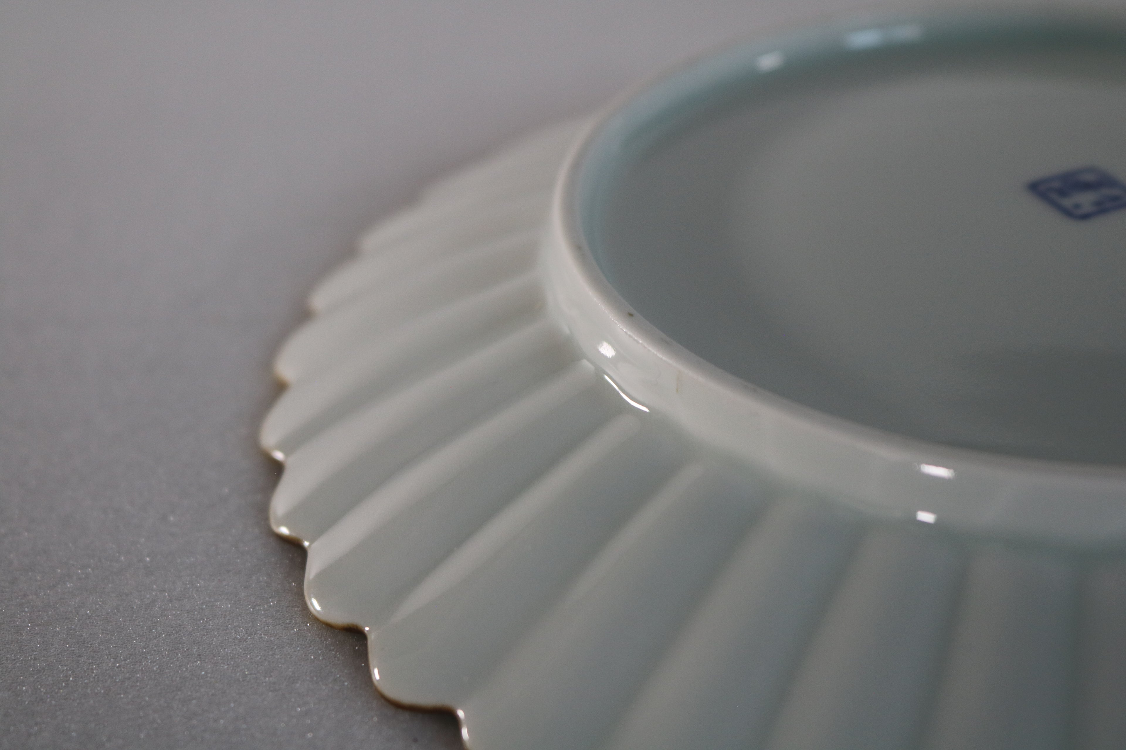 Arita Chrysanthemum Plate chrysanthemum flower design