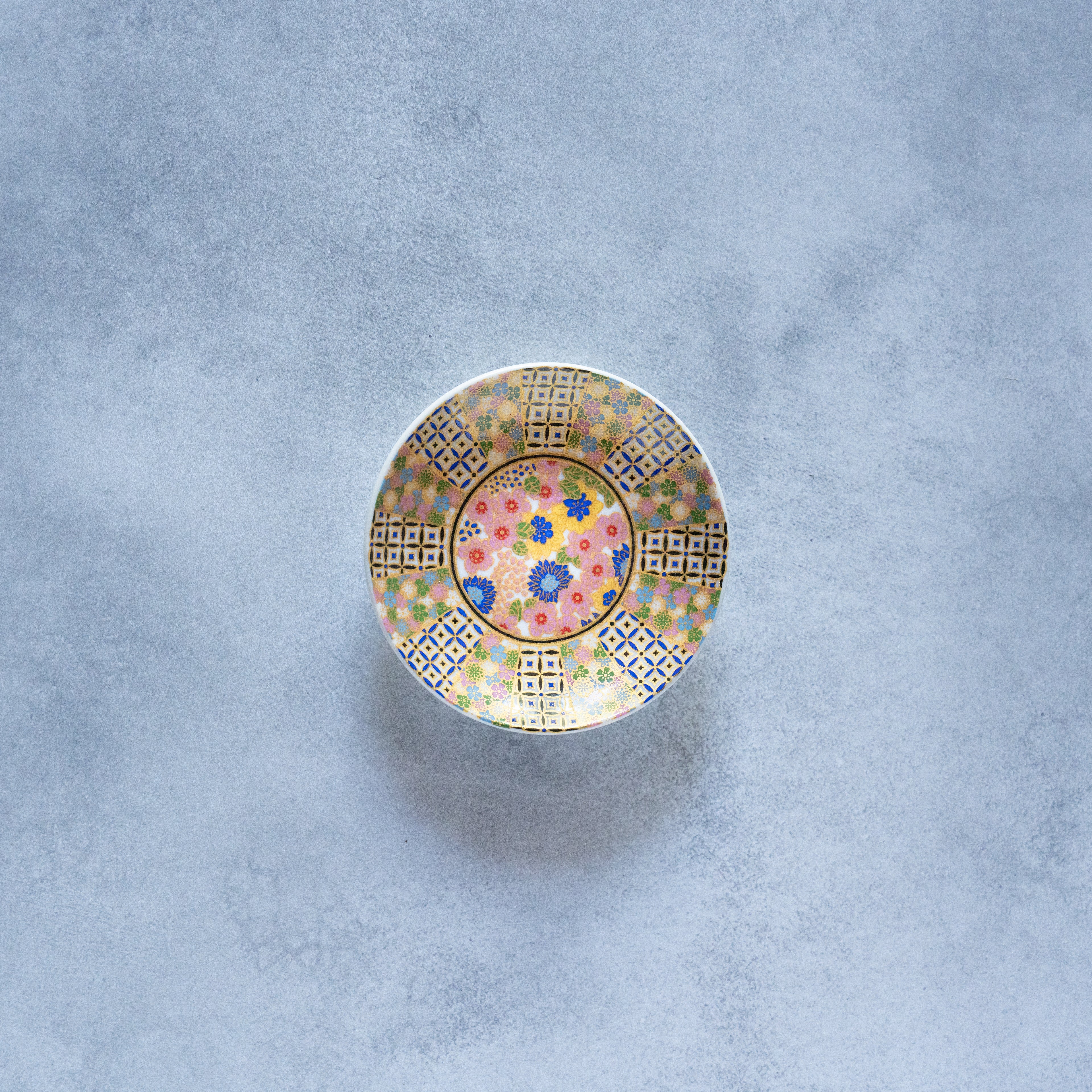Elegant Floral Mamezara – Gold & Pastel Harmony