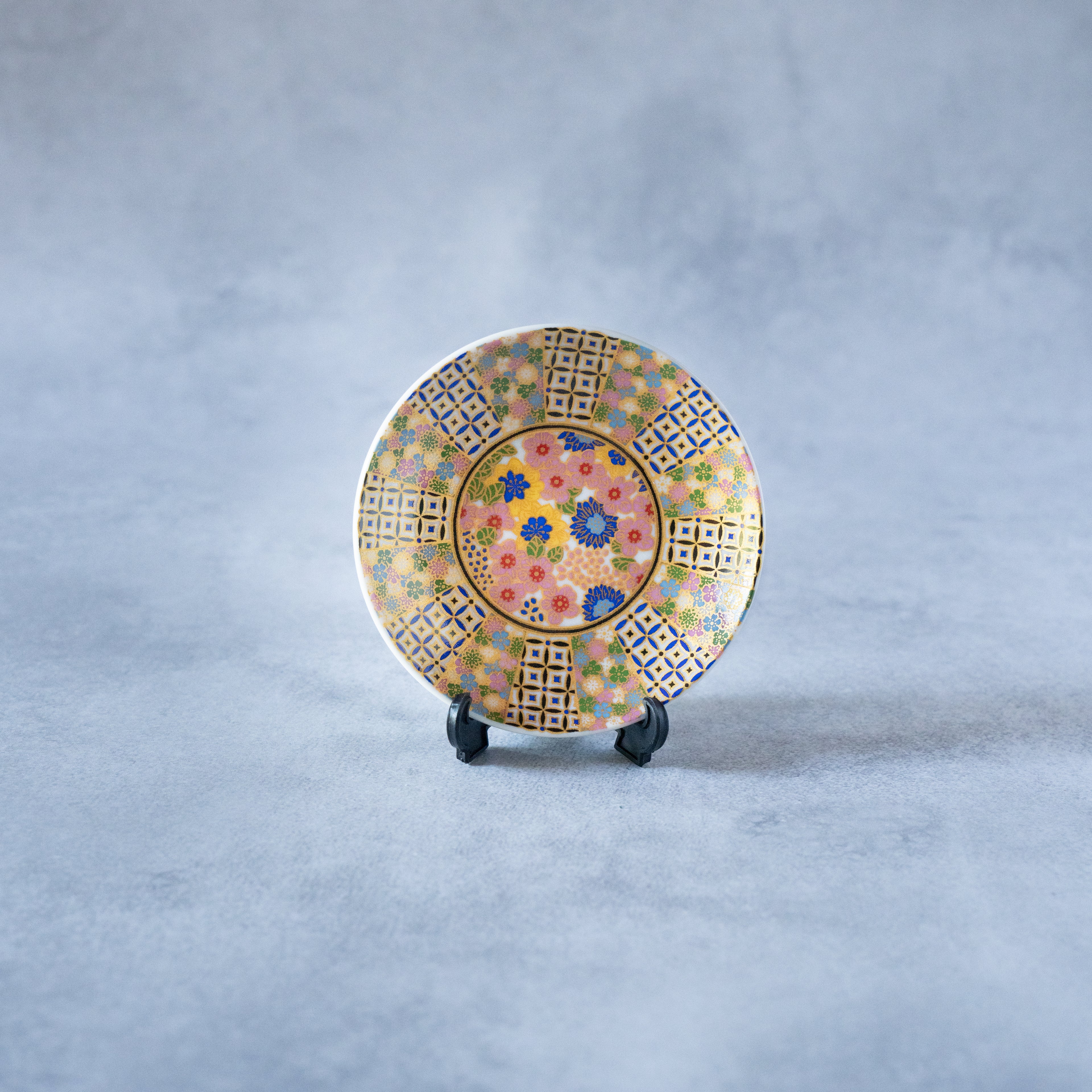 Elegant Floral Mamezara – Gold & Pastel Harmony
