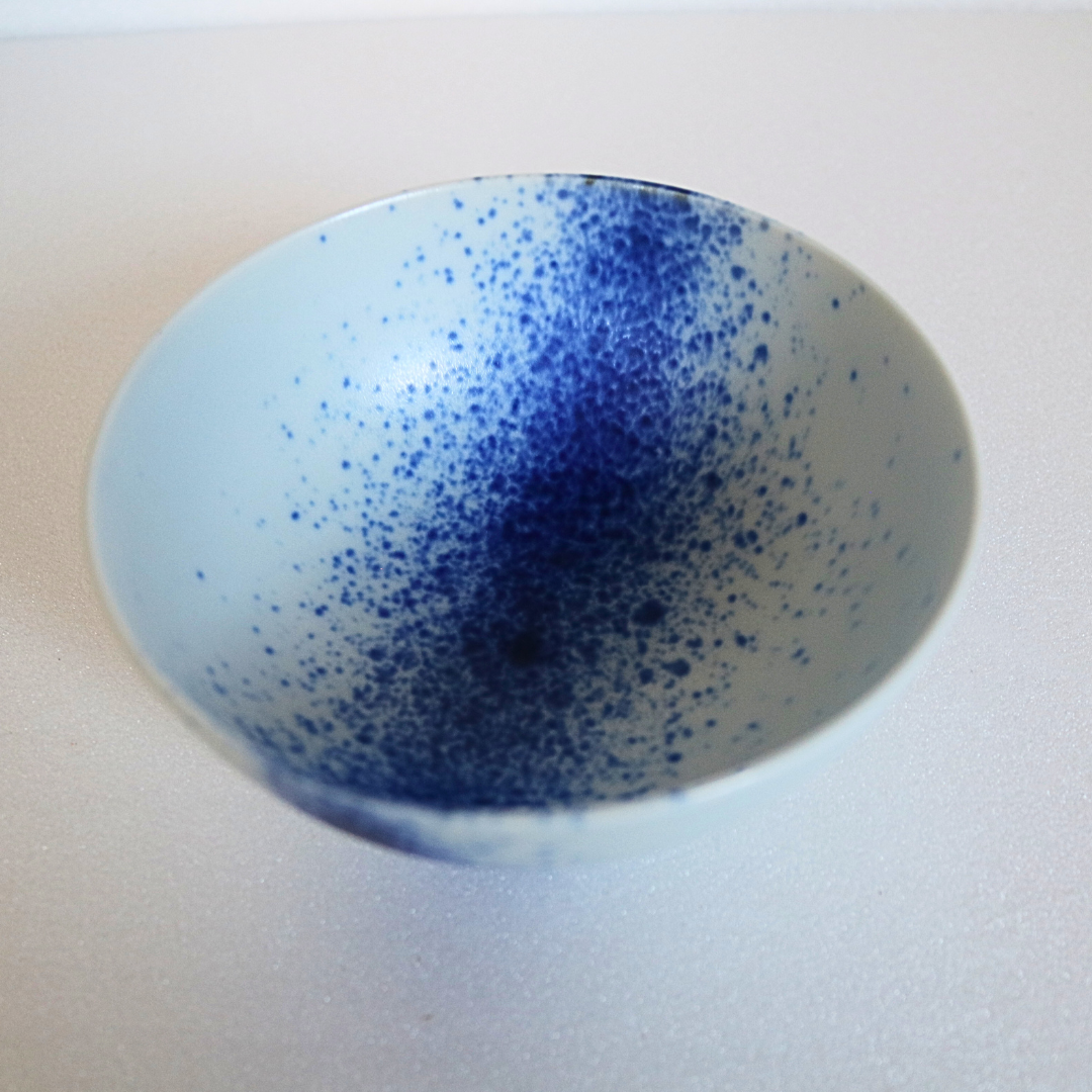 Arita White and Blue Fuki-Sumi Rice Bowl