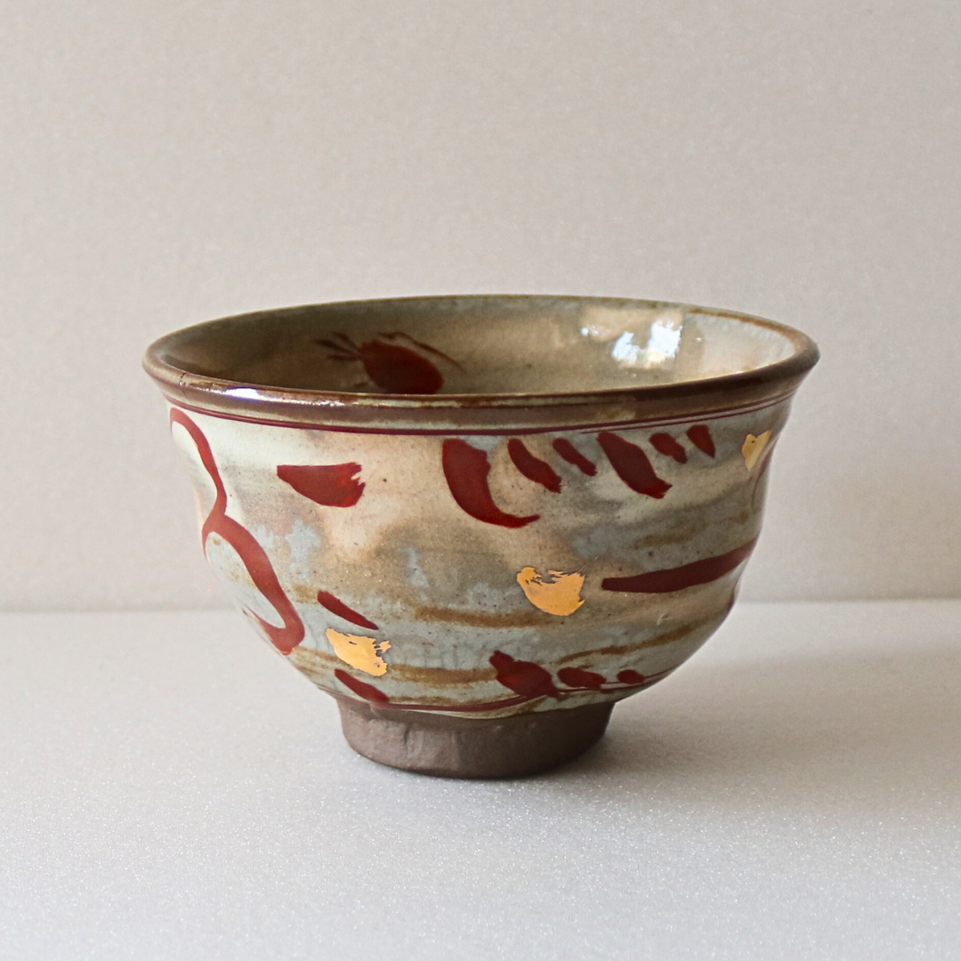 Minoyaki Elegant Red-Patterned Rice Bowl