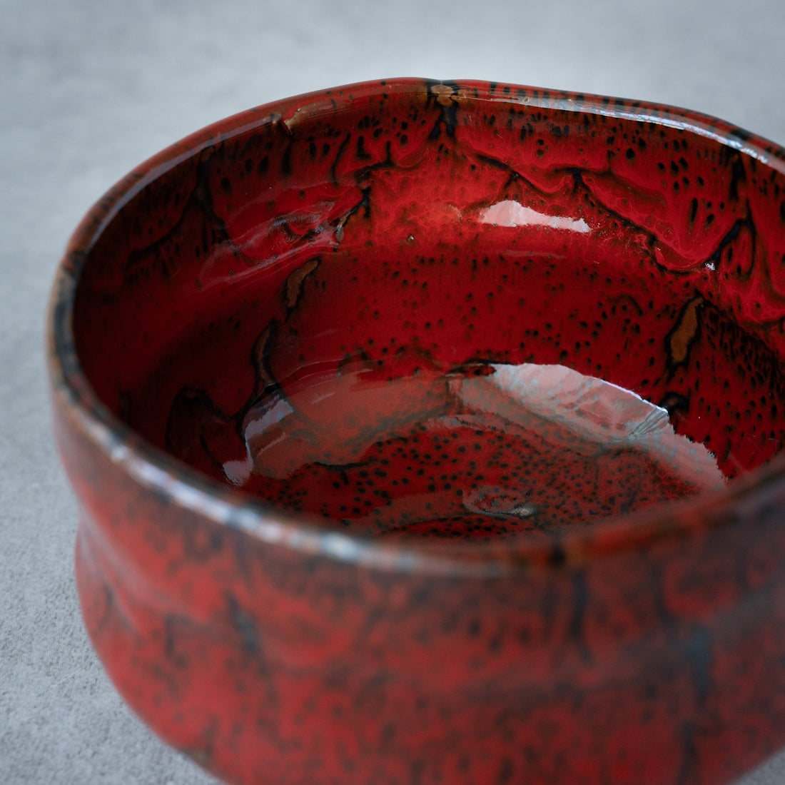 Beninagashi Matcha Bowl – Red Tenmoku Glaze – Handcrafted Mino Ware Gift Box | MIWA Tableware