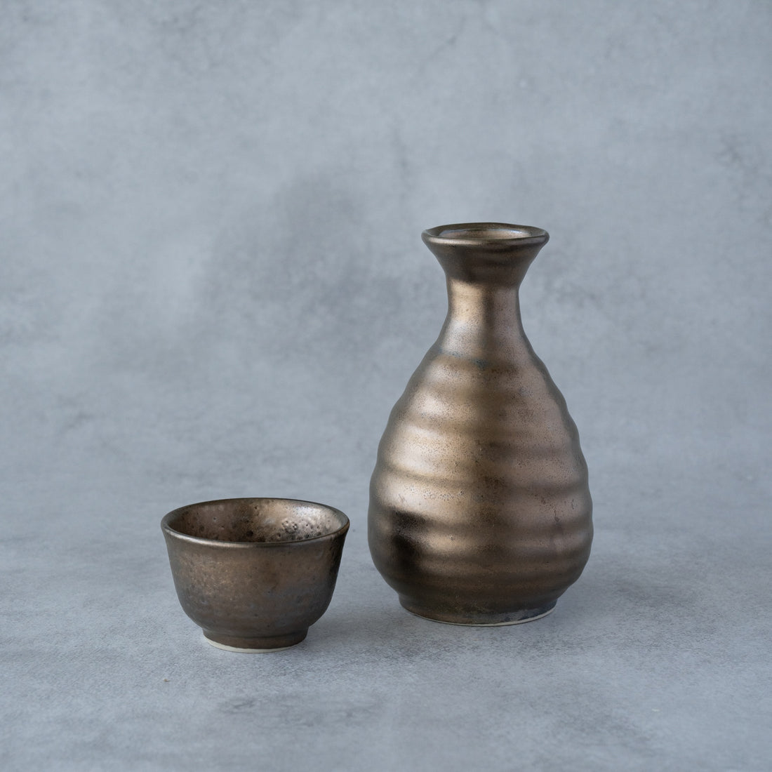 Ibushi Gold Sake Set – Tokkuri &amp; Guinomi Handcrafted in Gifu, Japan | MIWA Tableware