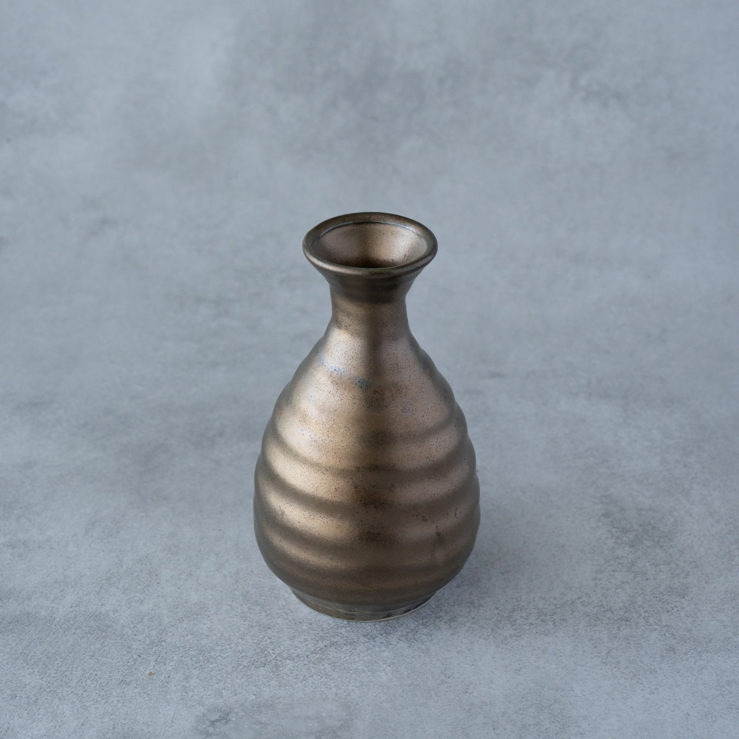 Ibushi Gold Sake Set – Tokkuri &amp; Guinomi Handcrafted in Gifu, Japan | MIWA Tableware