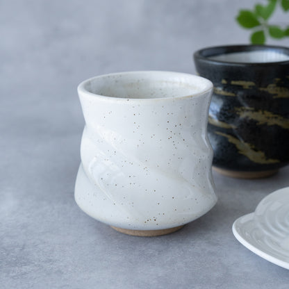 Kumo Yunomi Pair – Black &amp; White Mino Ware | MIWA Tableware