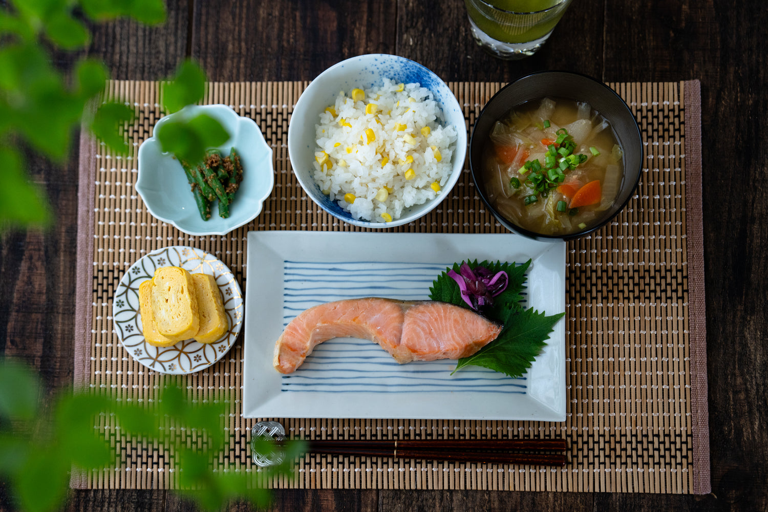 Arita White and Blue Fuki-Sumi Rice Bowl