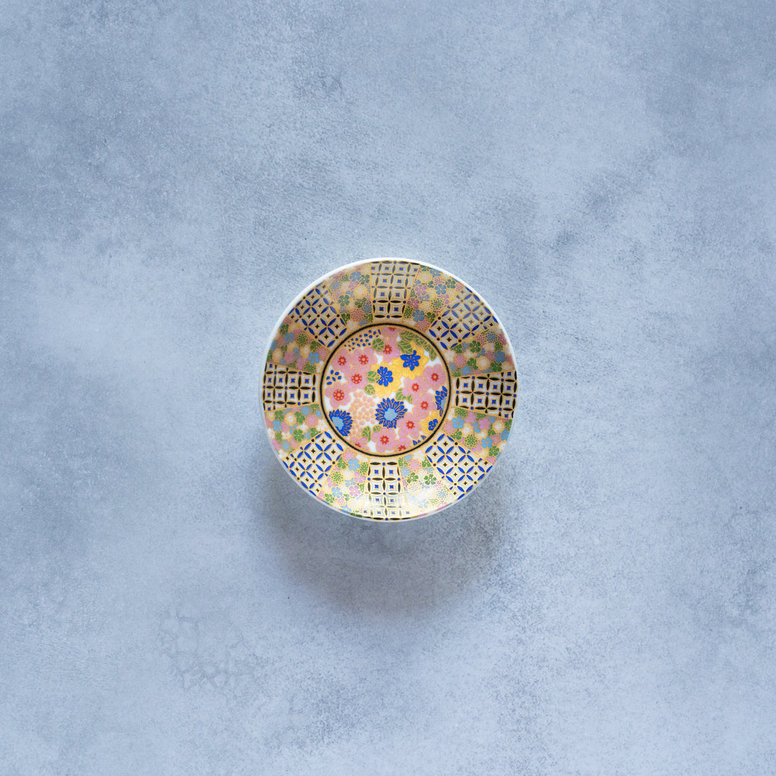Elegant Floral Mamezara – Gold & Pastel Harmony