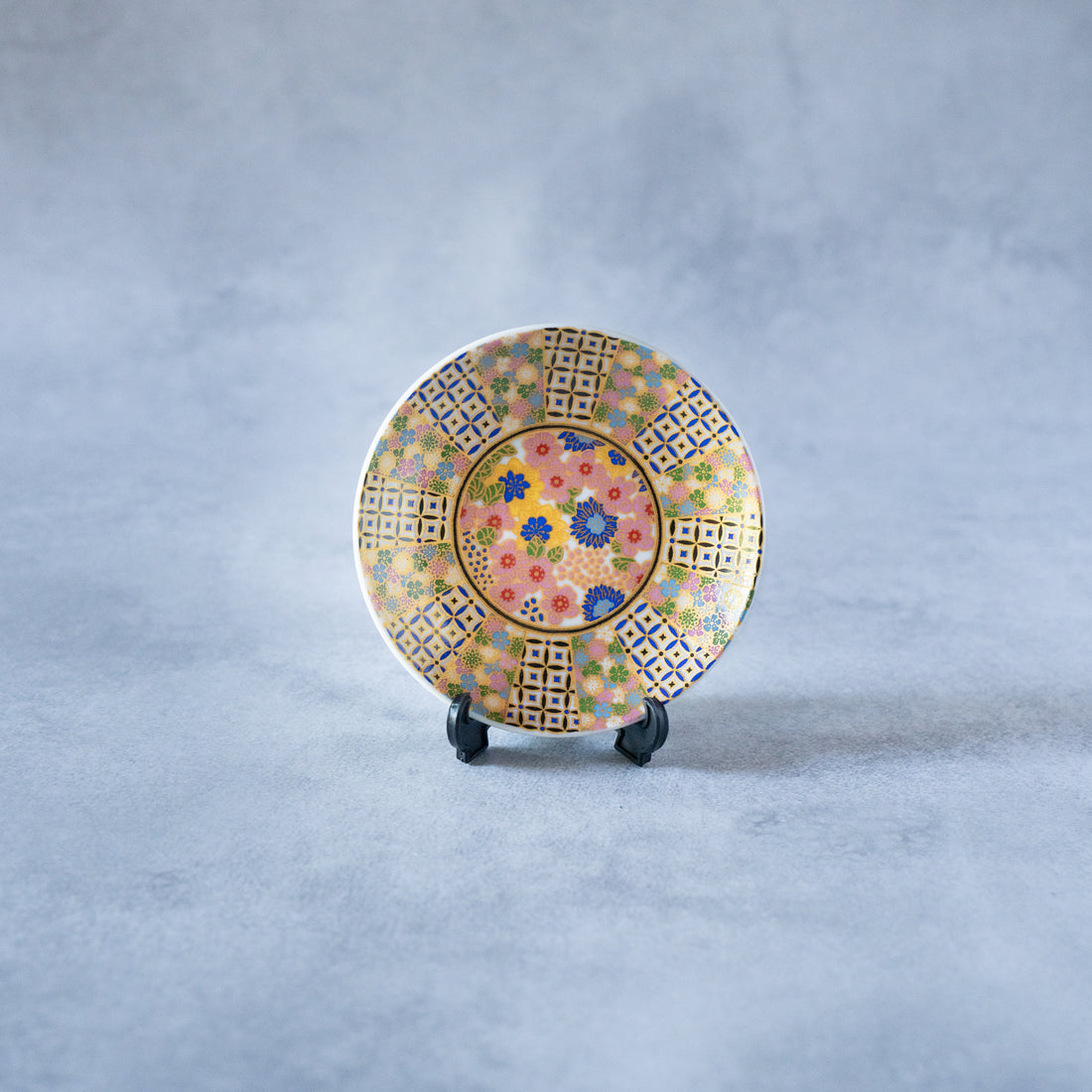 Elegant Floral Mamezara – Gold & Pastel Harmony