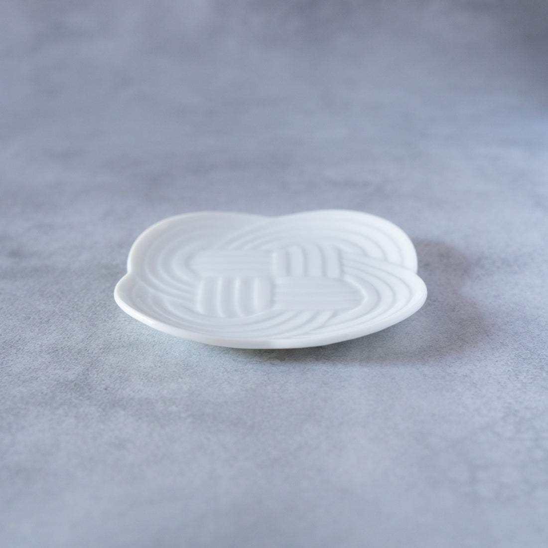 Cloud-Shaped White Porcelain Dish