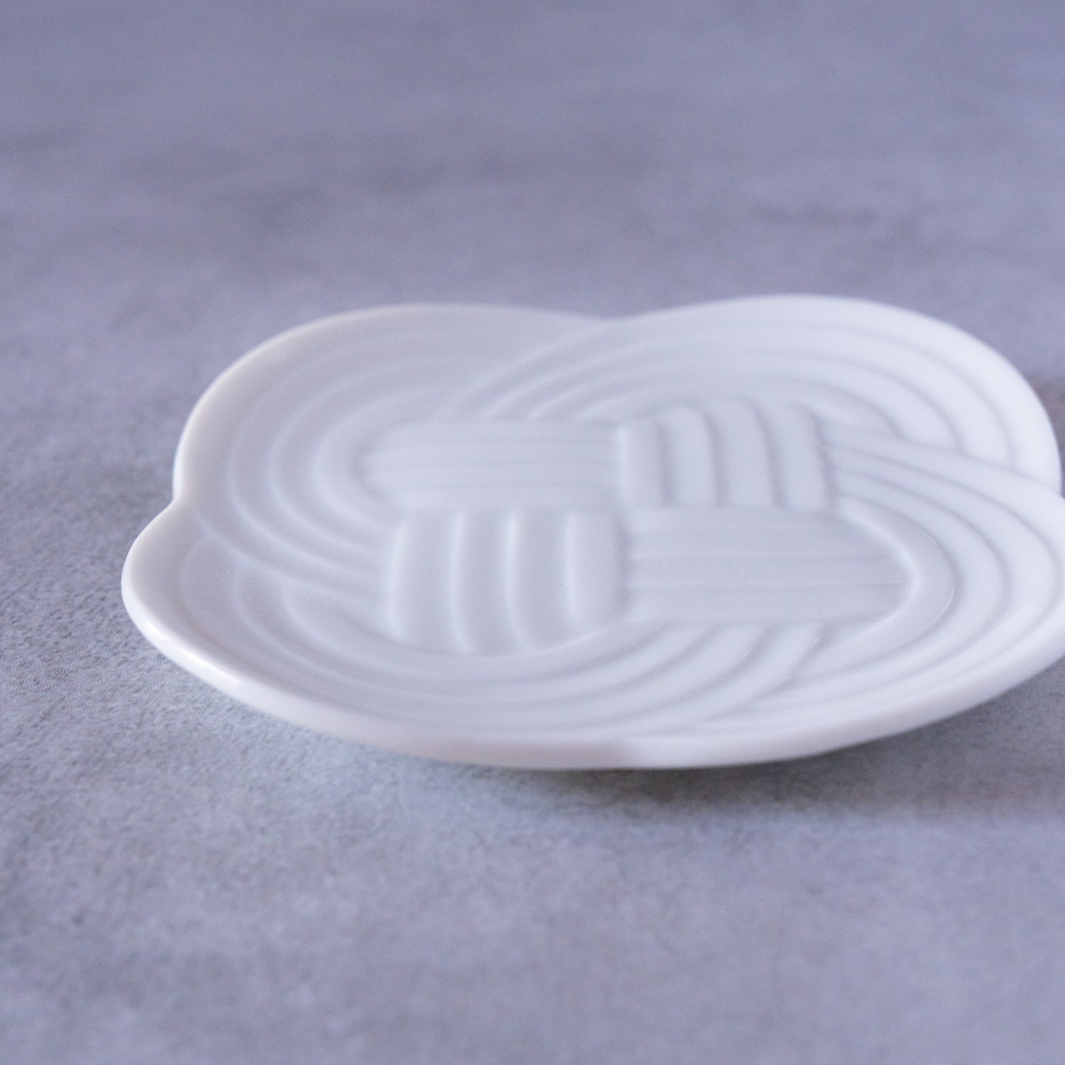 Cloud-Shaped White Porcelain Dish