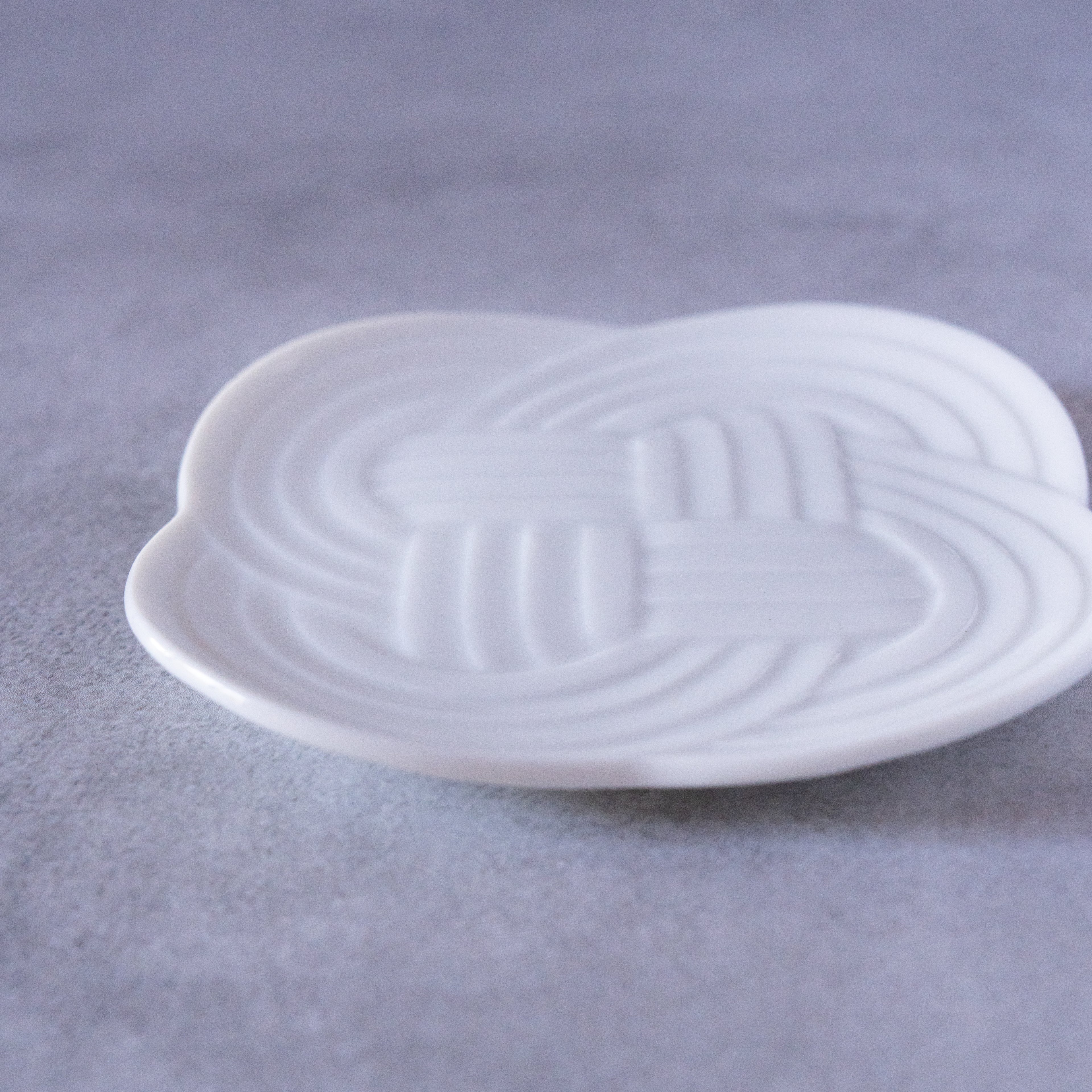 Cloud-Shaped White Porcelain Dish